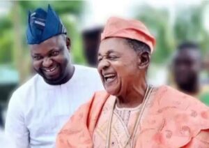 Hon Akeem Adeyemi with Late Alaafin