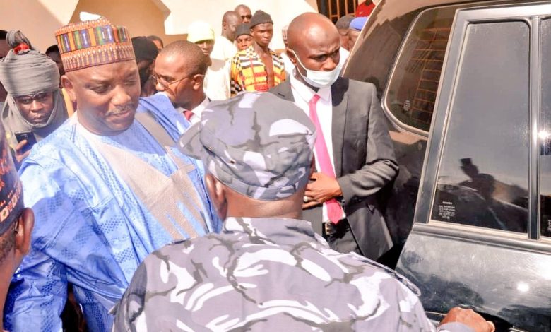 JUST IN: Buhari’s Minister Accused of N33Billion Fraud Collapses Outside Court Premises