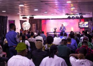 BOMBSHELL: The Bible Supports MEN WEARING EARRINGS, Nigerian Pastor Reveals 